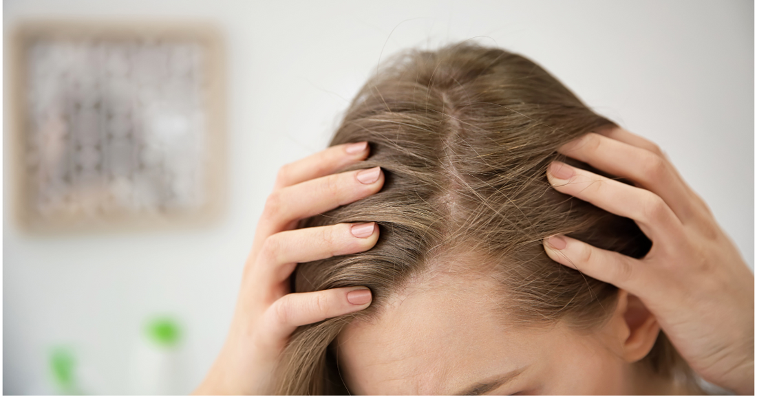 Pickeln auf der Kopfhaut